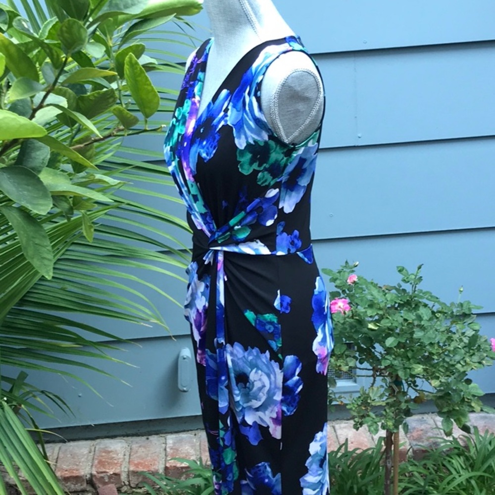 Dress - Picture 5 of 7